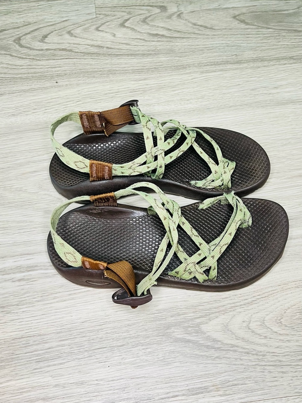 Chaco Women's ZX2 Unaweep Women's Sandals Crop Circles Green 9 Toe Loop * FLAWS*